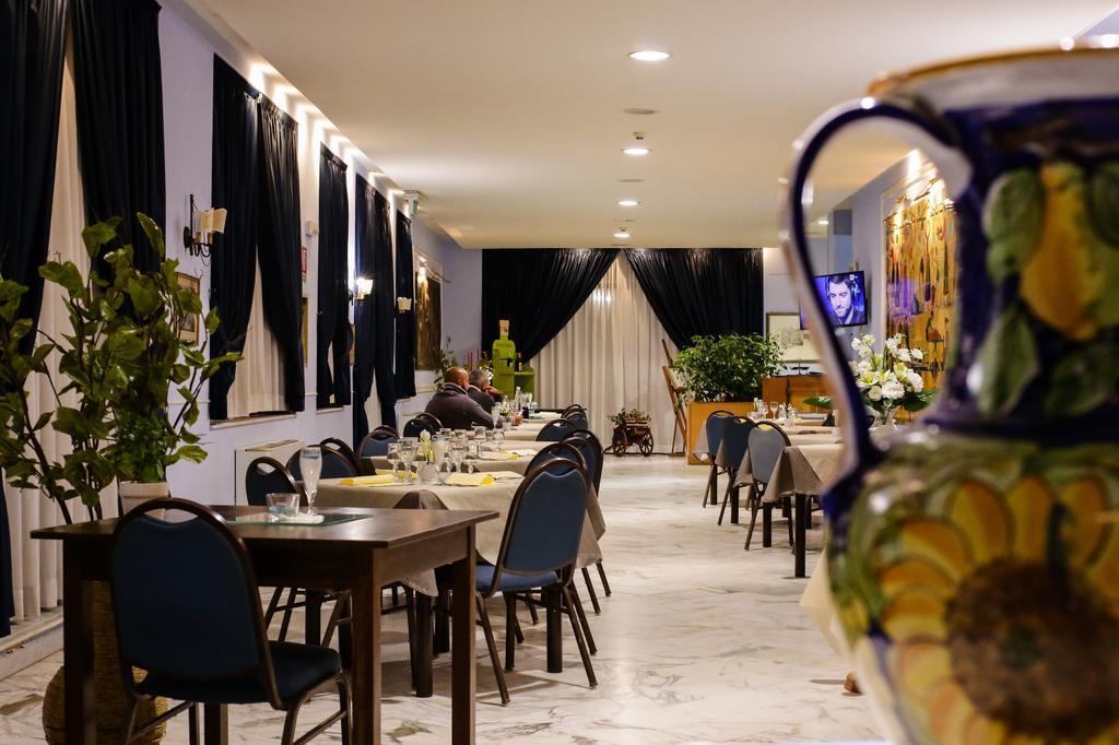 Miramare Hotel Katanya Dış mekan fotoğraf